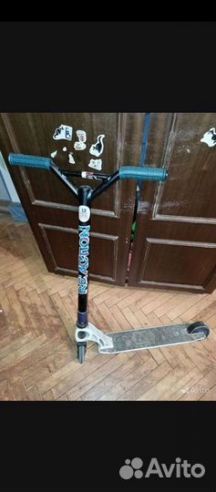 Трюковой самокат reaction