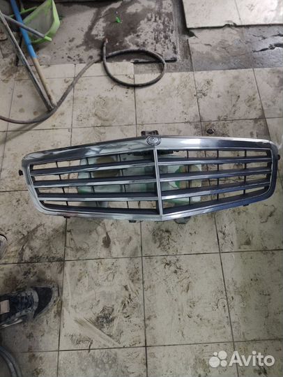 Решетка радиатора на mercedes w 212 оригинал