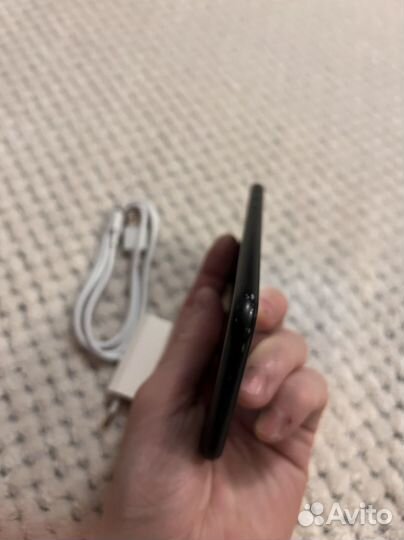 Телефон iPhone XR