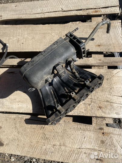 Впускной коллектор на Hyundai Accent