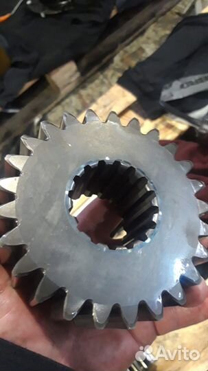 Редуктор поворота платформы JCB JS330LC