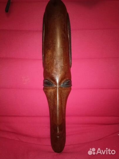 Маска африканская из красного дерева