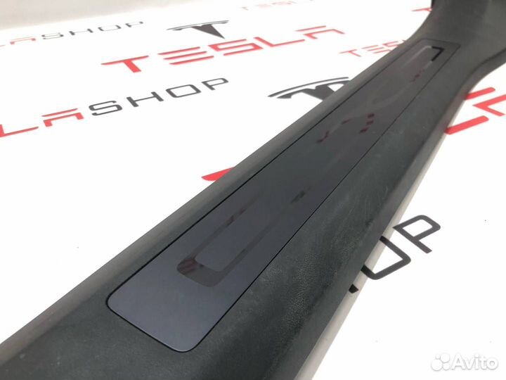 Накладка дверного порога Tesla Model X 2019