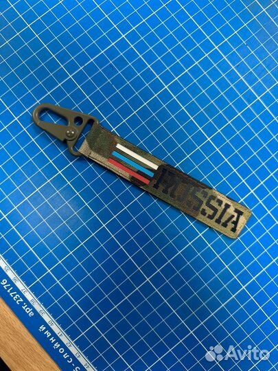 Брелки из мультикама тактическим карабином