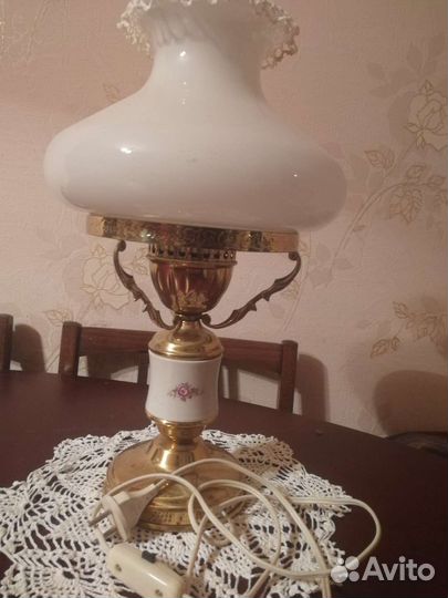 Лампа настольная