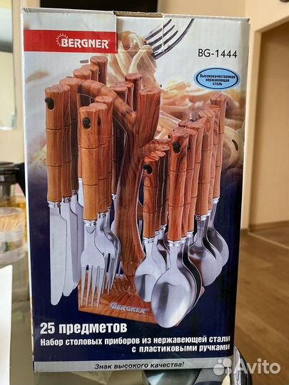 Набор ножей, вилок и ложек