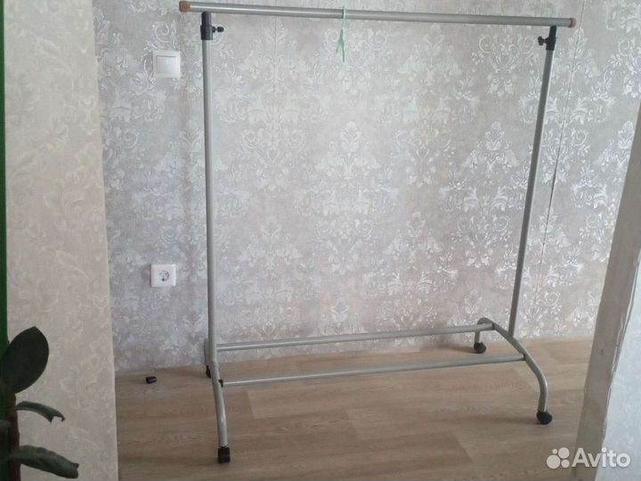 Вешалка напольная