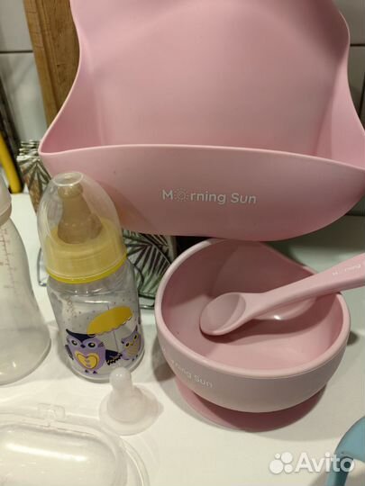 Детские товары: бутылки, стойка для сушки, посуда