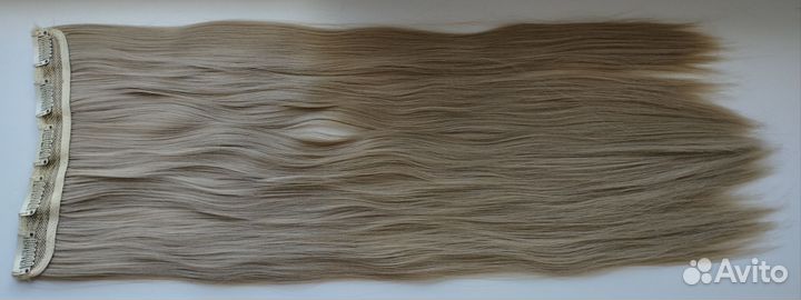 Волосы на заколках русые