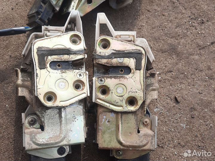 Замок двери mazda 323 BA