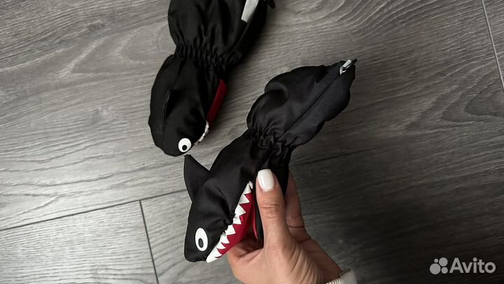 Шапка+варежки акулята