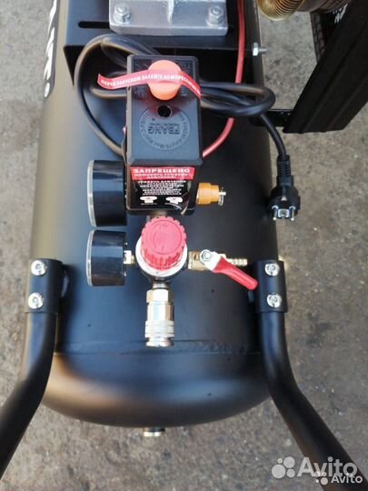 Компрессор воздушный 100л 450 л/мин 10 бар 2,5 кВт