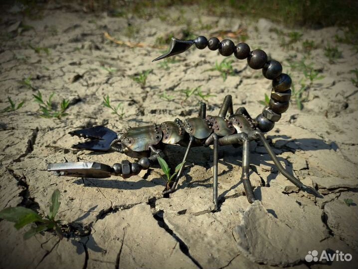 Скульптура из металла Скорпион