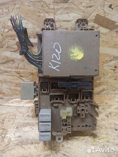 Блок предохранителей Toyota Corolla E 120