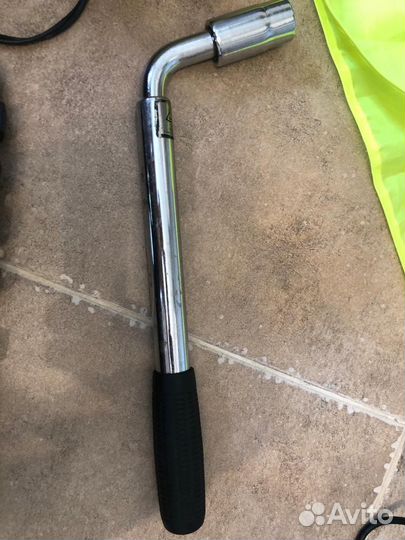 Ключ баллонный