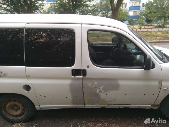 Капот Peugeot Partner 2007 года