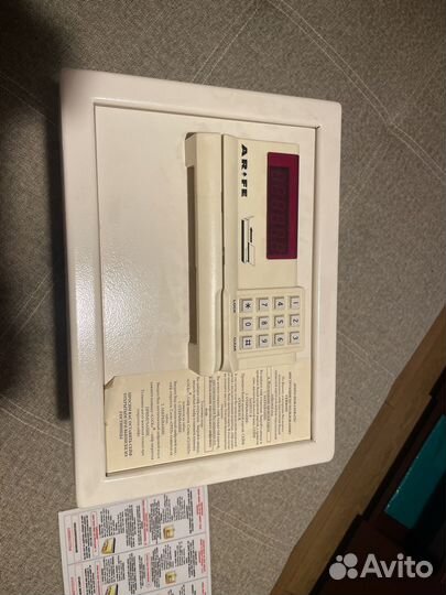 Сейф металлический