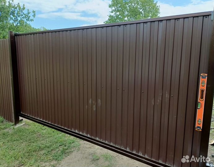 Откатные ворота с калиткой 