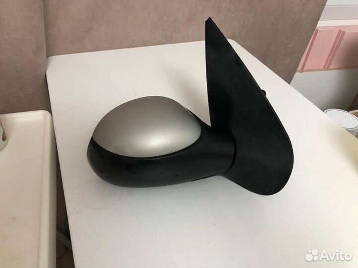 Зеркало заднего вида