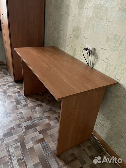 Письменный стол