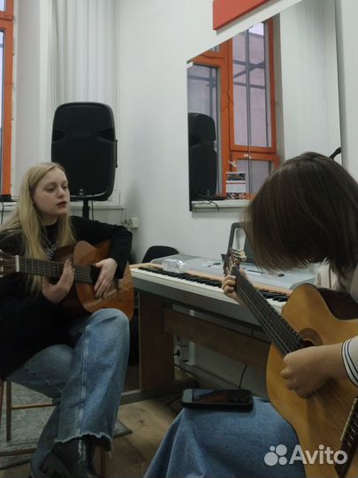 Педагог по вокалу/гитаре/актёрское мастерство