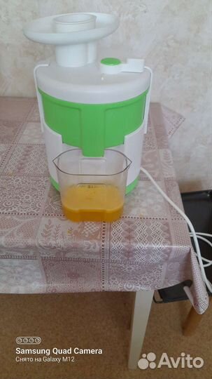 Электросоковыжималка для твердых овощей и фруктов