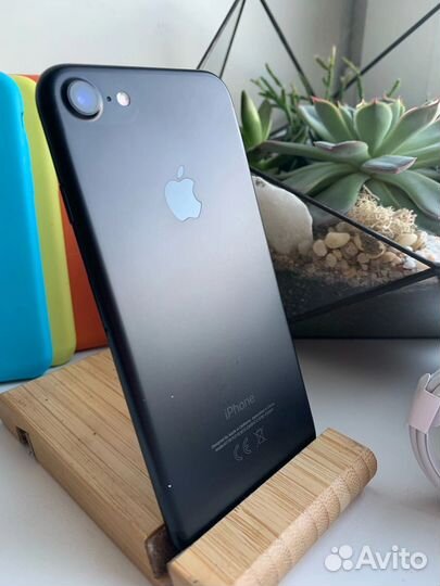 Телефон iPhone 7 Black на 32 гб