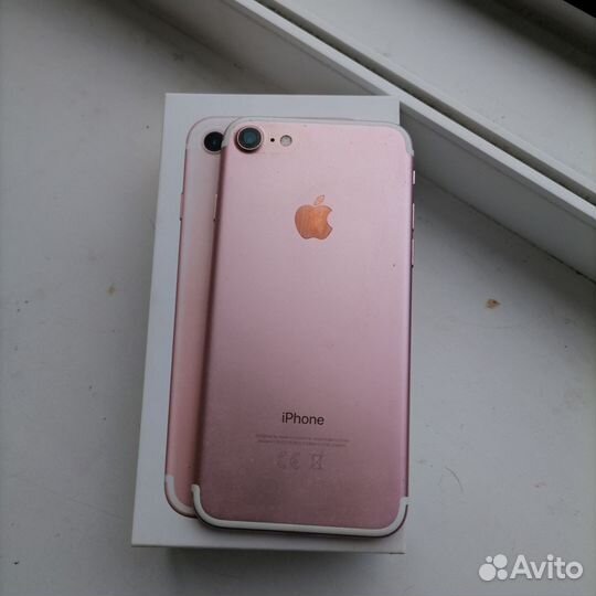 Телефон iPhone 7