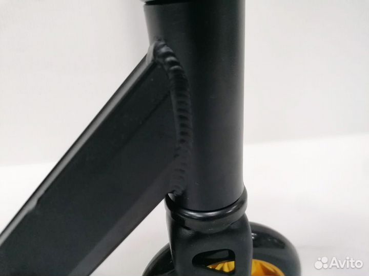 Самокат трюковой алюминиевый черно-золотистый