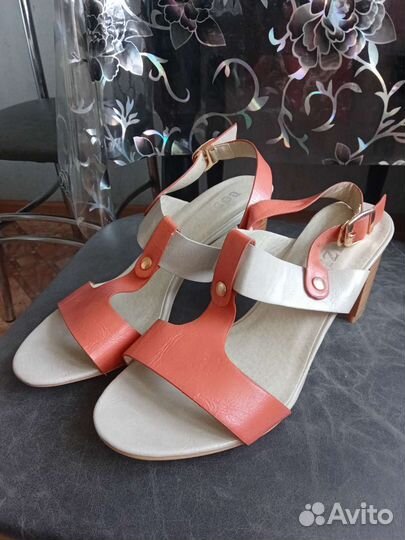 Босоножки женские