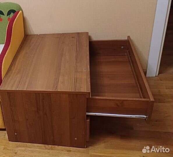 Тумба с ящиками