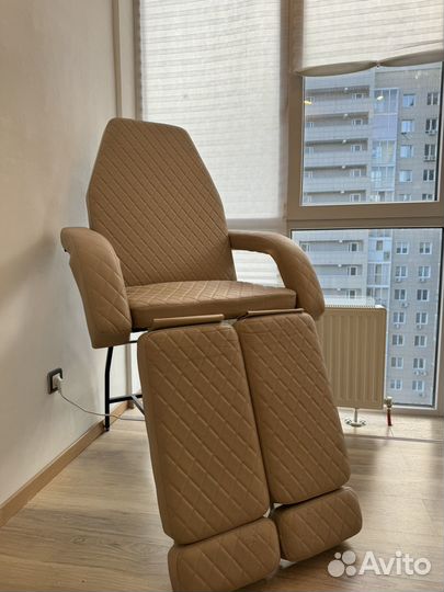 Кресло для мастера педикюра