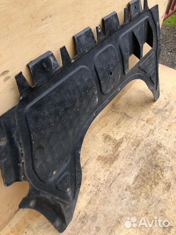 Пыльник двигателя центральный VW Passat B7