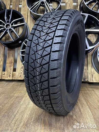 Bridgestone Blizzak DM-V2 215/70 R16 100S