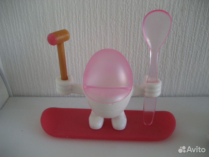 Подставка под яйцо с молоточком