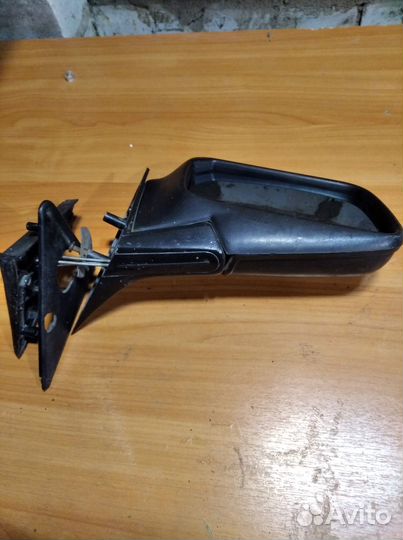 Боковое правое зеркало