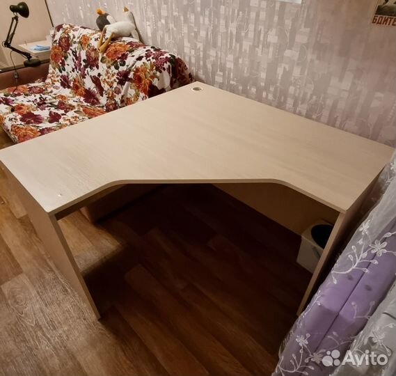 Продам компьютерный стол