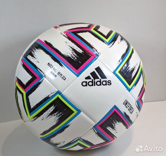 Футбольный мяч adidas