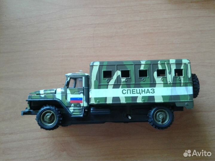 Игрушки мальчику солдатики/танк/машинки