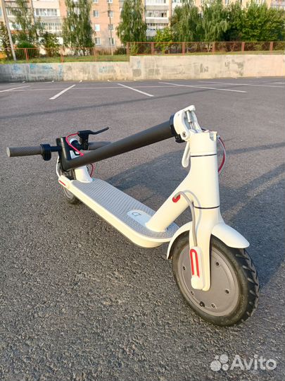 Электросамокат Xiaomi Mijia M365 белый