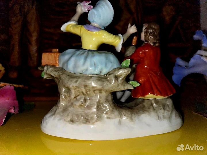 Старинная фарфоровая статуэтка Sitzendorf