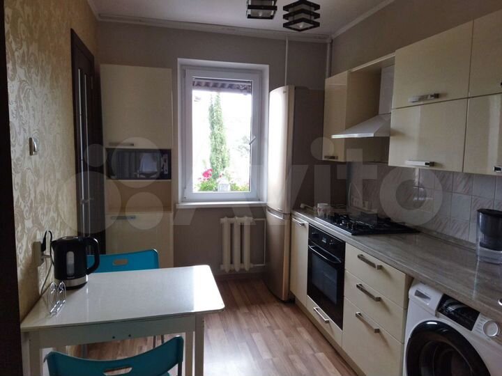 3-к. квартира, 65 м², 4/10 эт.