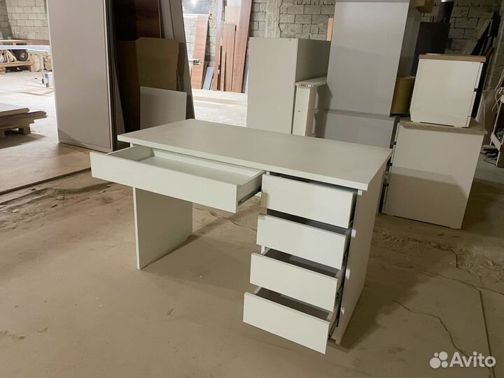 Письменный стол