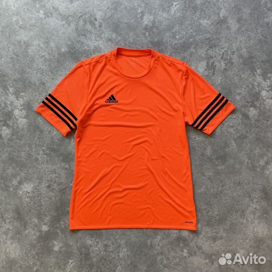 Спортивная футболка adidas