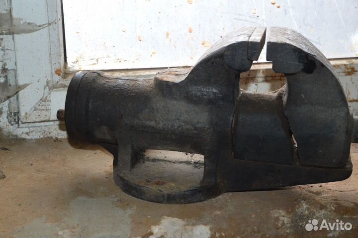 Тиски старинные, довоенные