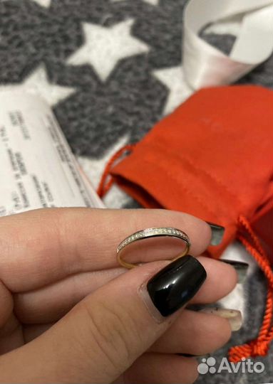 Золотое кольцо 17.5р с бриллиантами