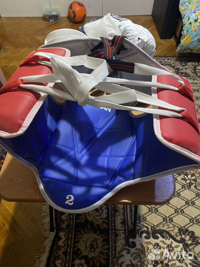 Защитный жилет, шлем, лапа для тхэквондо