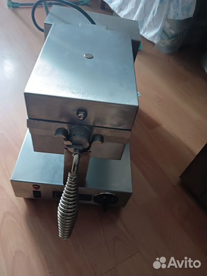 Новый аппарат для приготовления сосисек в тесте