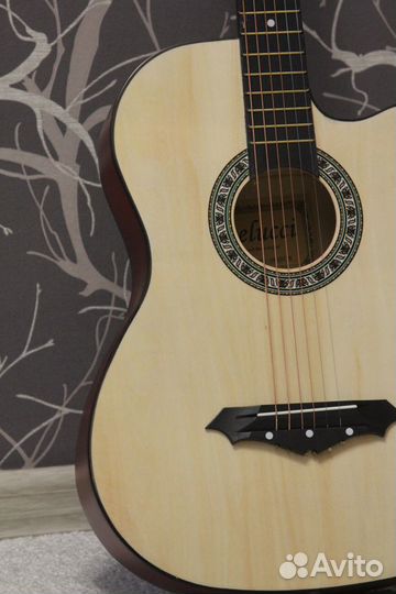Акустическая гитара натуральная