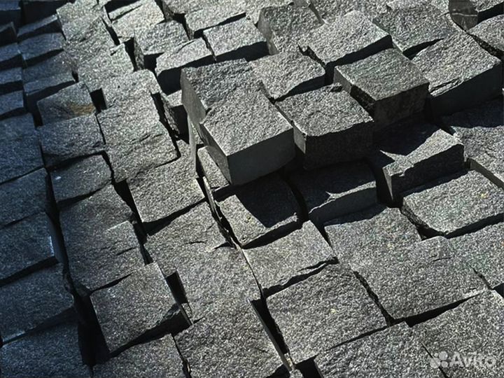 Гранитная брусчатка 80*80*50 кoлотая